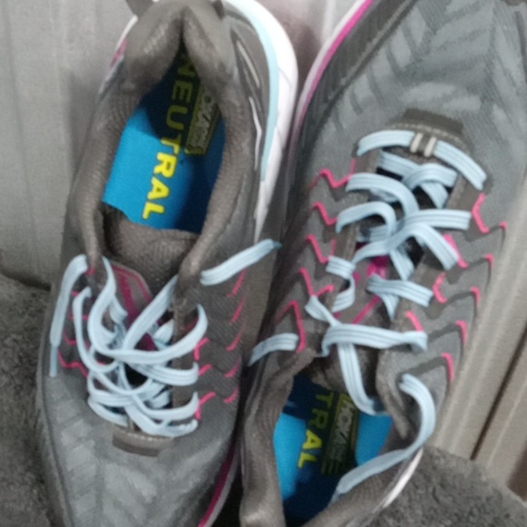 Shoes - Picture 7 of 8